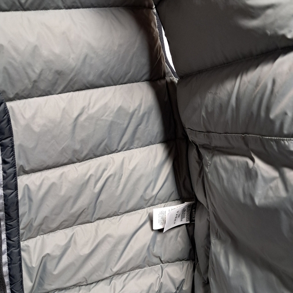 Men's XL Mountain Hardwear Down Vest - Picture 5 of 5